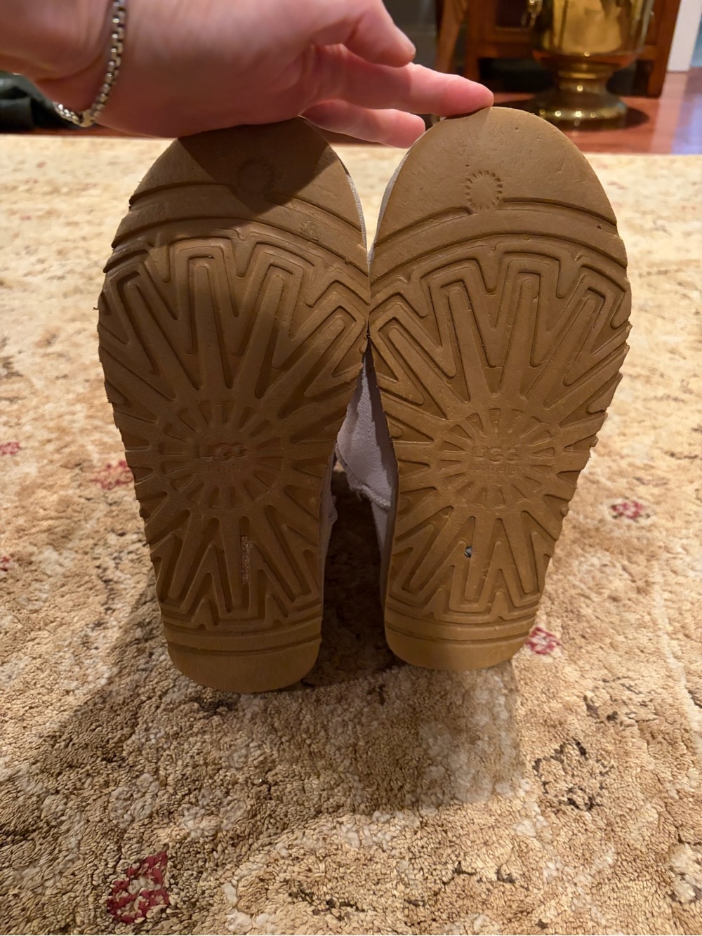 UGG women's Bailey Button ii Suede Shearling Boots in Light Gray women's 9 EUC - Picture 7 of 9